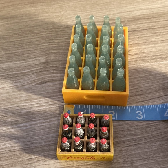 Miniature Coca Cola box with tiny bottles collector - Picture 16 of 17